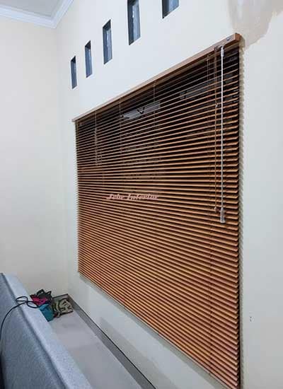 Horizontal Blind motif kayu