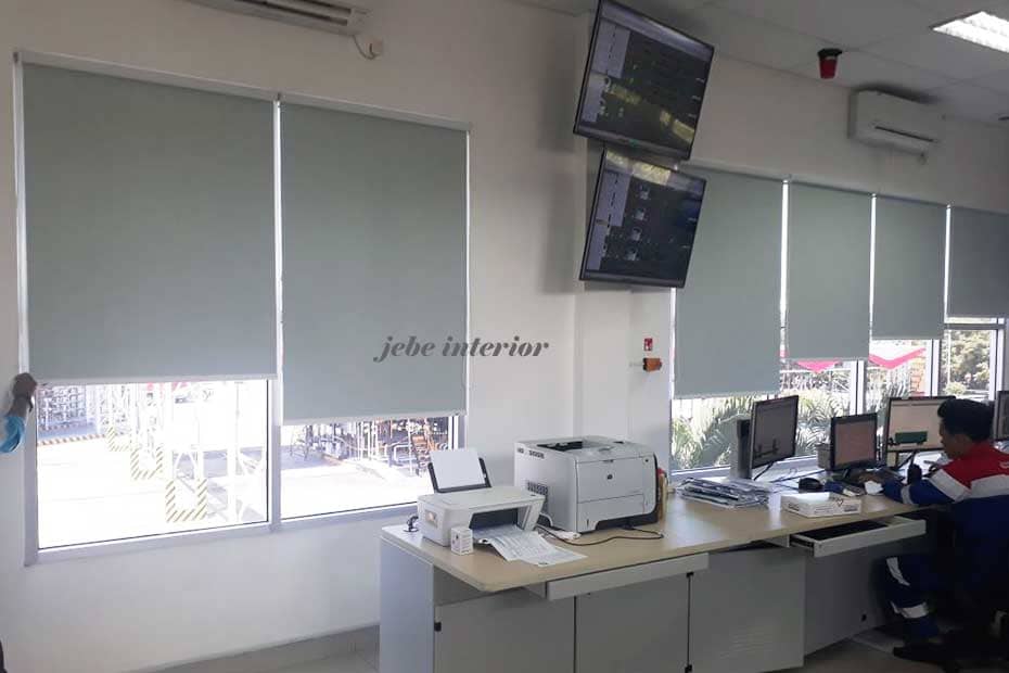 Jual roller blind semi blackout